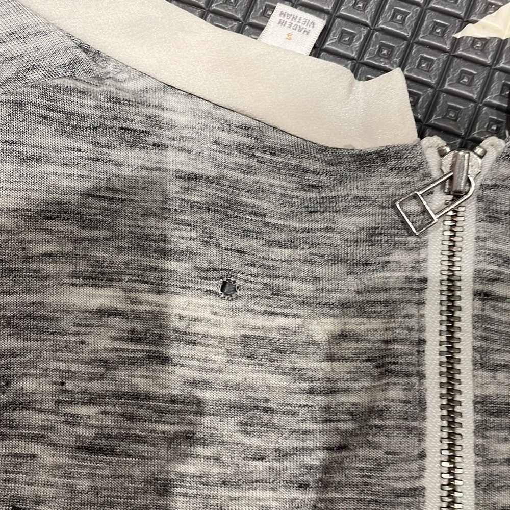 Grey and cream blouse with silk - Picture 3 of 4